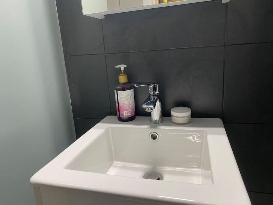 Cozy New Apartment Near The Beach Αθήνα Εξωτερικό φωτογραφία